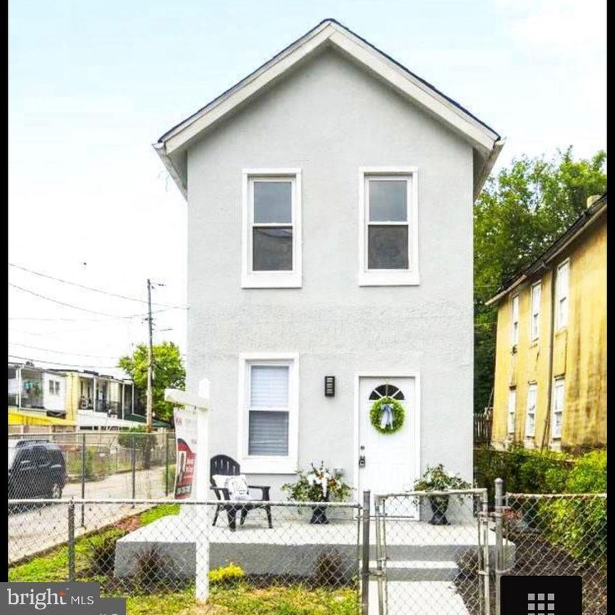 Fully Renovated 3-Bedroom, 2-Bathroom Detached Home — Move-In Ready!
This charming detached property offers a completely renovated living space with brand-new features throughout, including luxury vinyl plank (LVP) flooring.
With 3 bedrooms and 2 full bathrooms, this home provides ample room for comfortable and modern living. As you enter, you’re welcomed by a bright and inviting interior that perfectly blends contemporary design with the home’s original character.
The open floor plan seamlessly connects the living room, dining area, and kitchen, creating a spacious and versatile layout ideal for entertaining or family gatherings.
The gourmet kitchen features:
🍽️ White shaker-style cabinetry
🍽️ Large pantry for extra storage
🍽️ Sleek granite countertops
🍽️ Gold-accented hardware
🍽️ High-end stainless steel appliances
Upstairs, you’ll find two sun-filled bedrooms, a nursery or office space and a convenient second-floor laundry room. Both bathrooms have been elegantly updated with modern fixtures and finishes, adding to the home’s refined aesthetic.
Enjoy the benefits of a fully detached home with added privacy, a fenced yard, and a covered back patio — perfect for relaxing or hosting guests. A private parking pad completes this move-in-ready property.