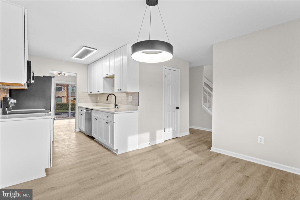 1360 BARNABY TERRACE SE