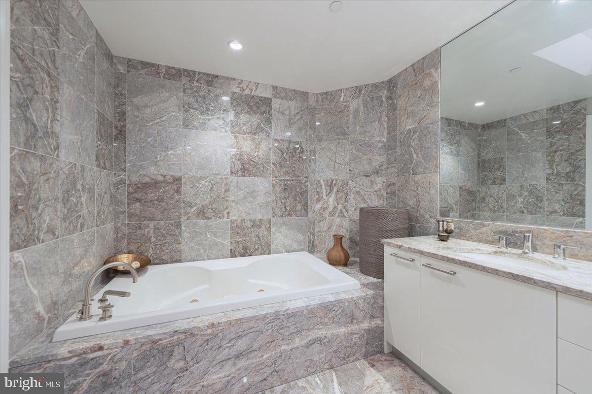 ROSSLYN - Residential