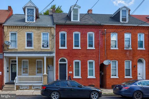 Photo of 539 W KING ST, LANCASTER, PA 17603 (MLS # PALA2038544)