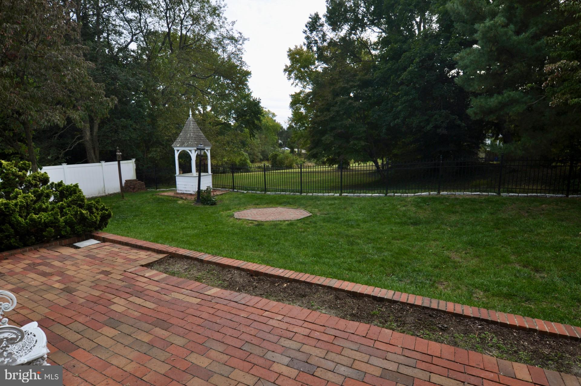 412 PARKVIEW DRIVE