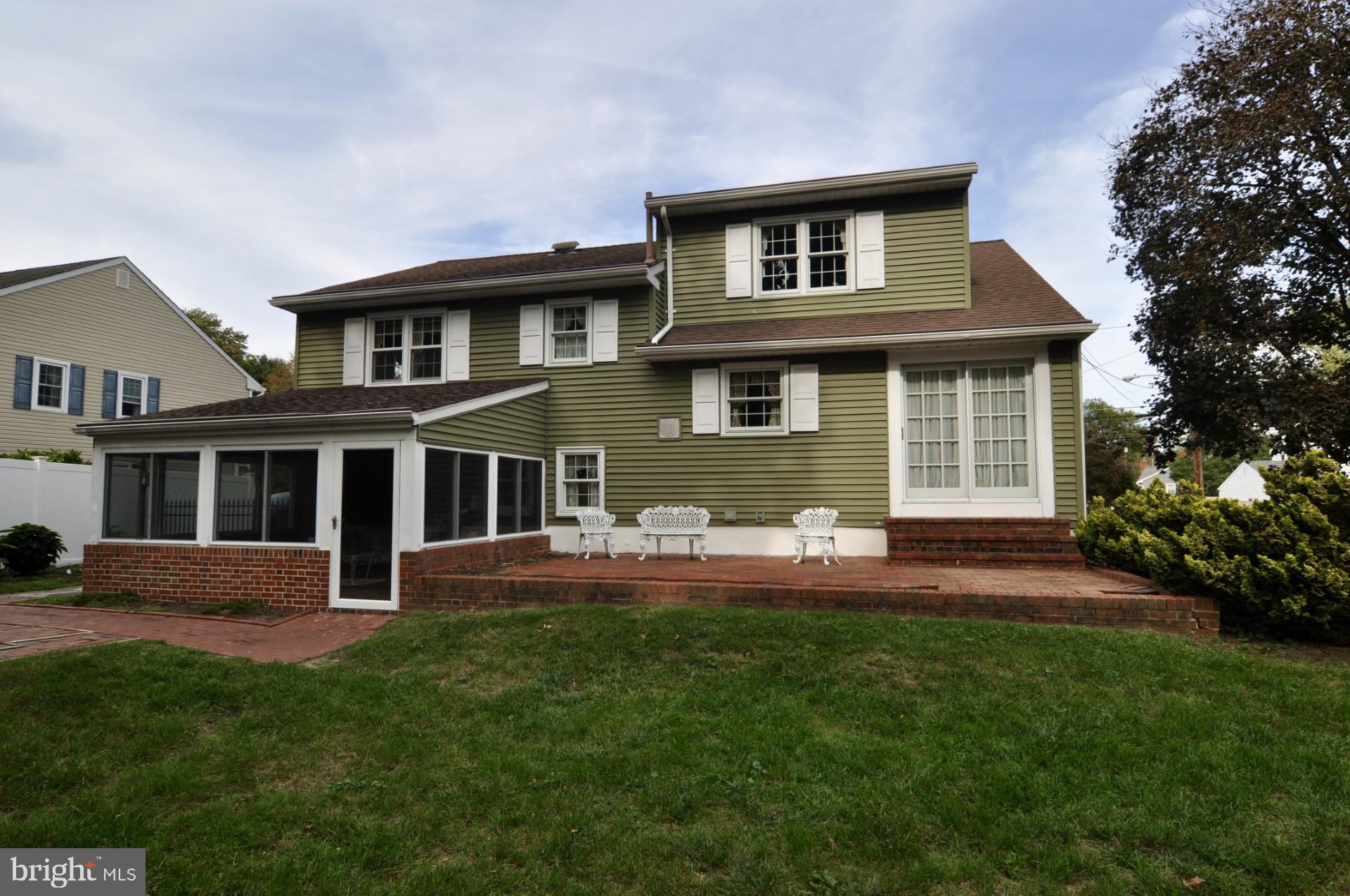 412 PARKVIEW DRIVE