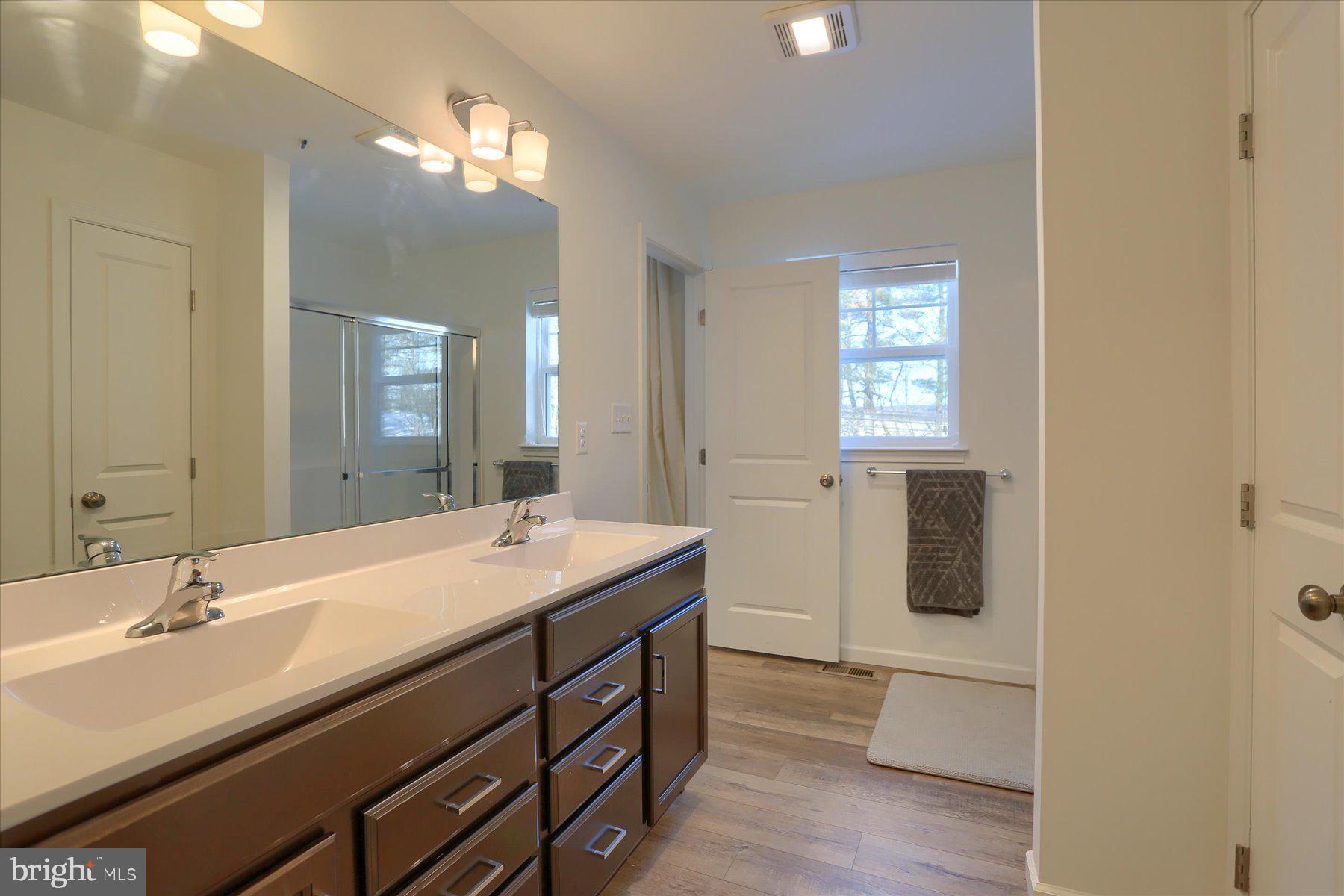 EASTVALE GROVE - Residential