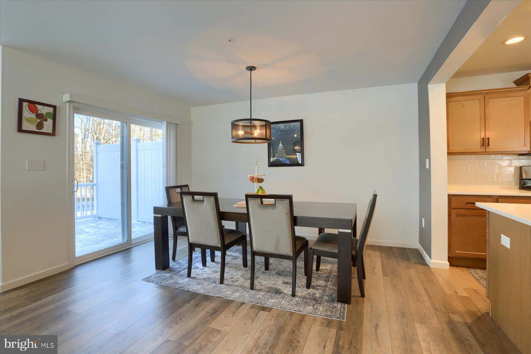 EASTVALE GROVE - Residential