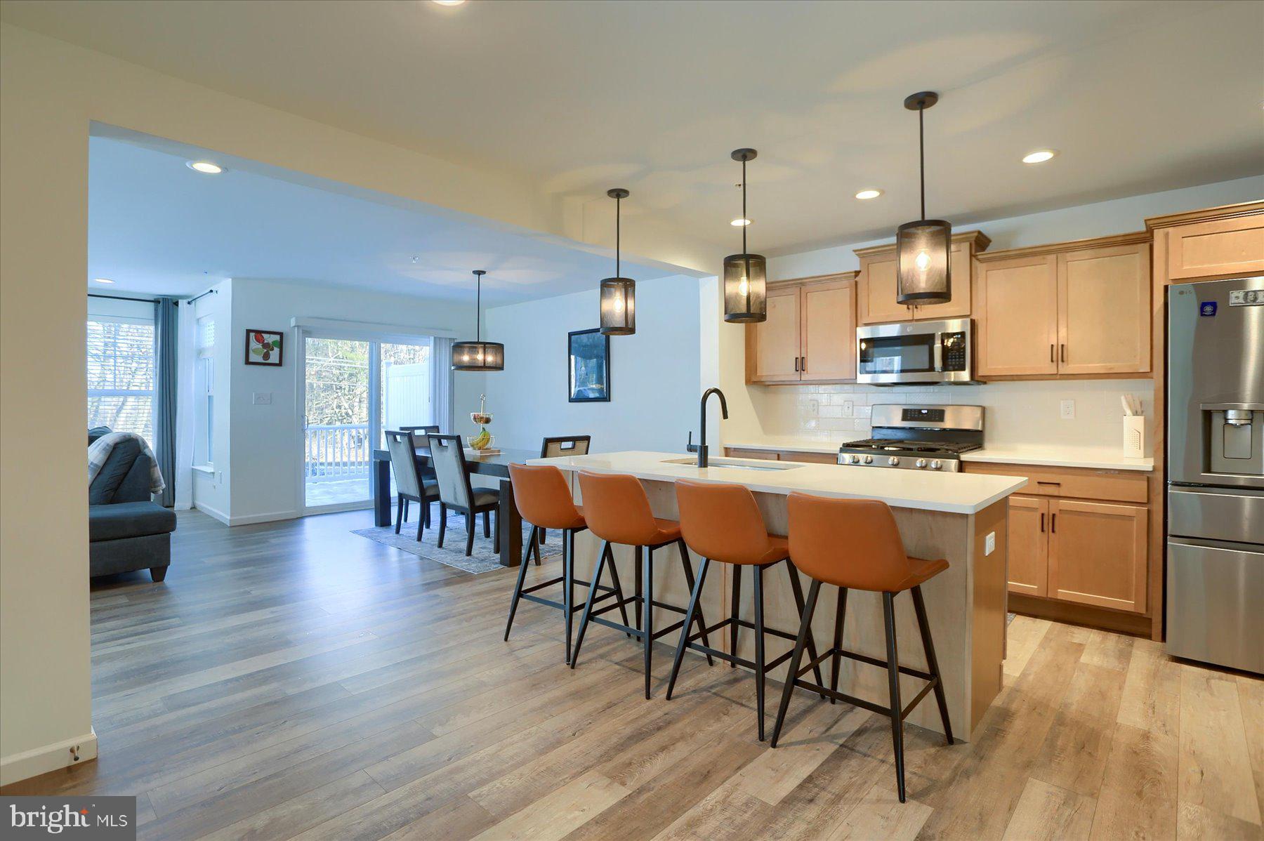 EASTVALE GROVE - Residential