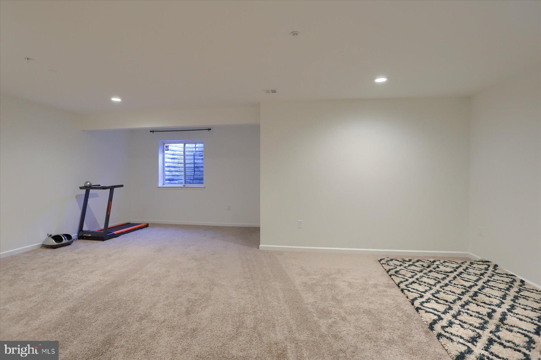 EASTVALE GROVE - Residential