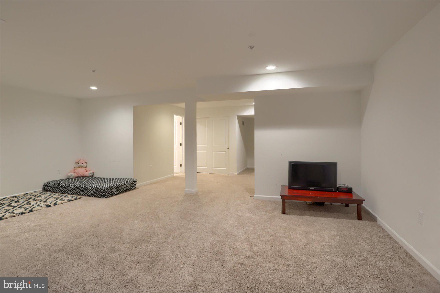 EASTVALE GROVE - Residential