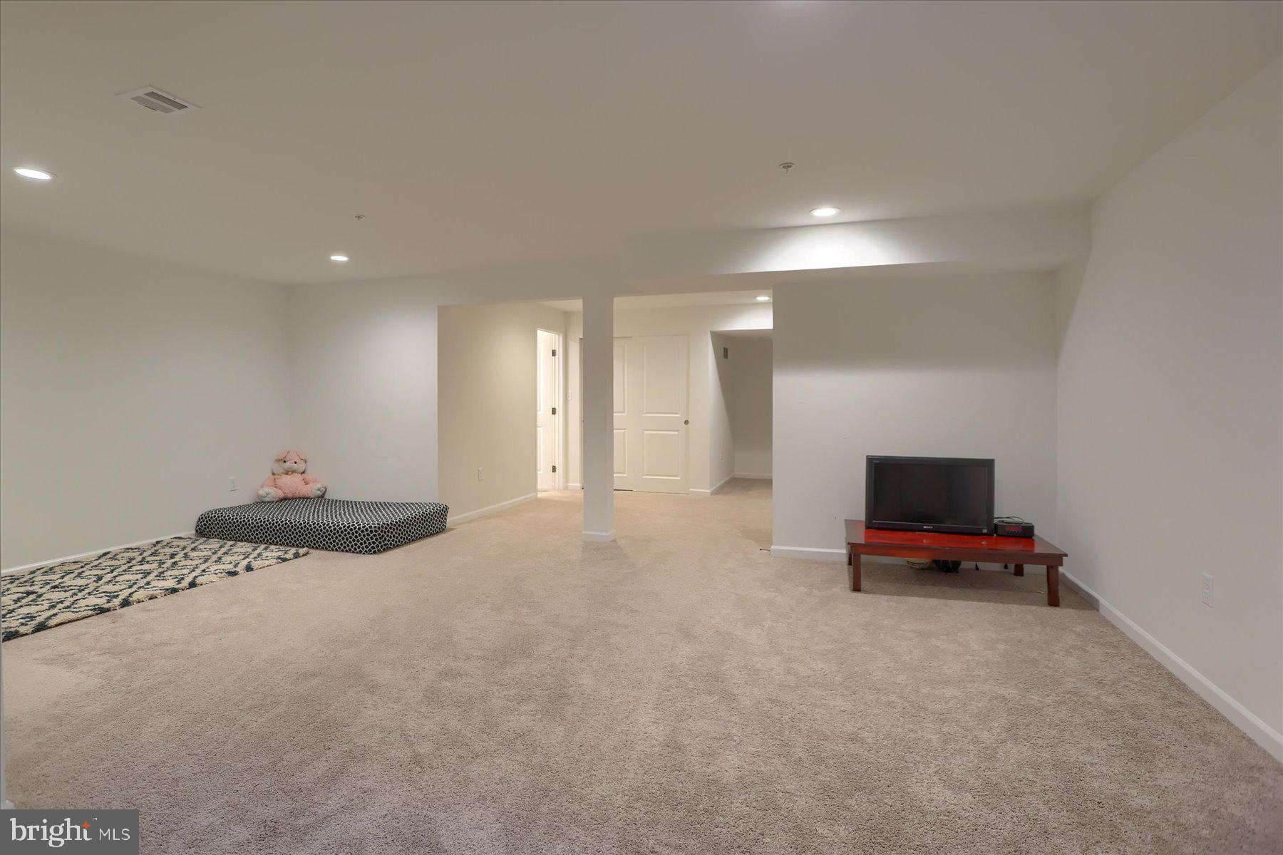 EASTVALE GROVE - Residential