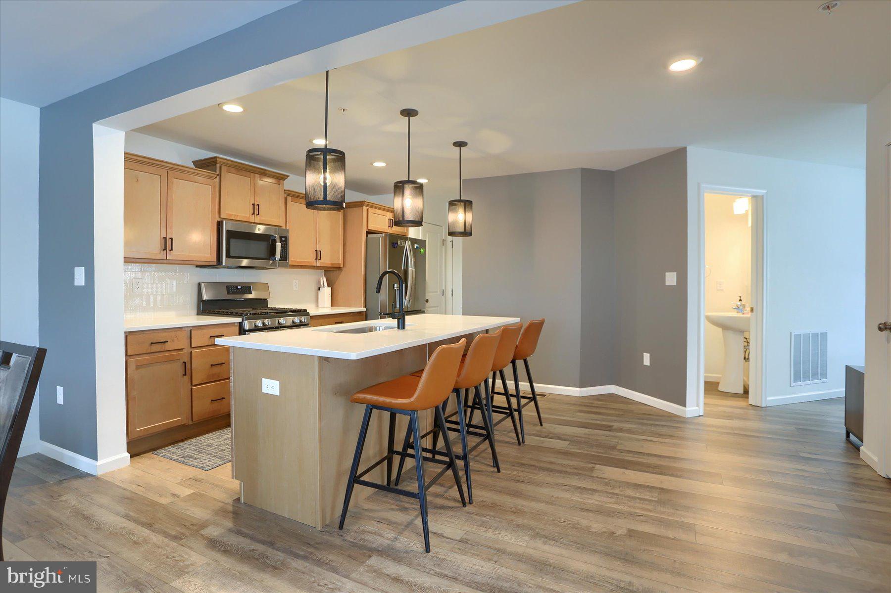 EASTVALE GROVE - Residential