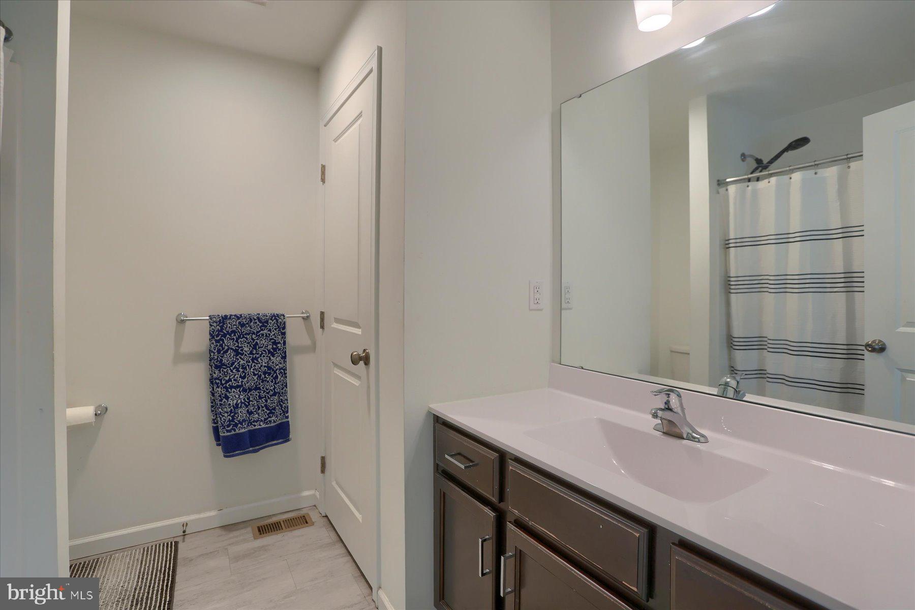 EASTVALE GROVE - Residential