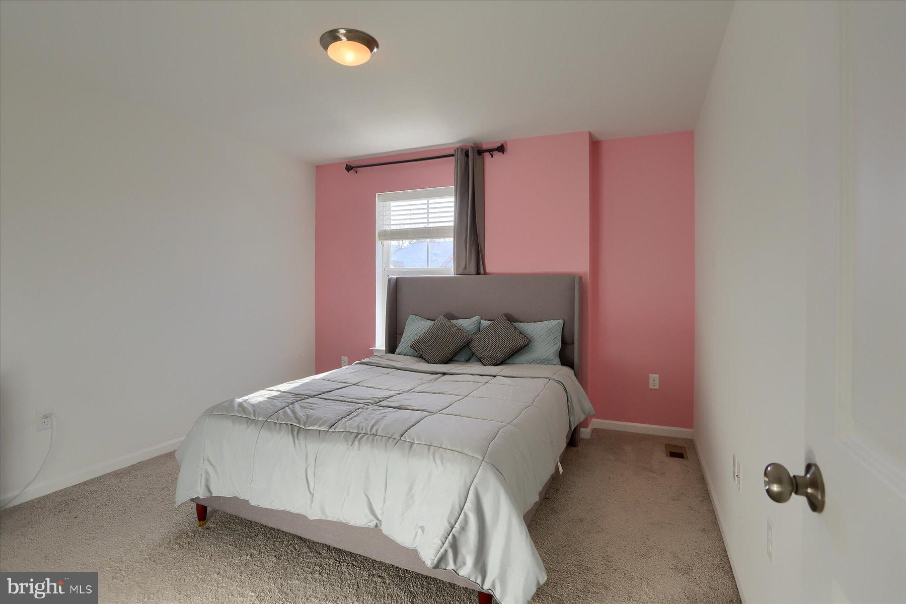 EASTVALE GROVE - Residential