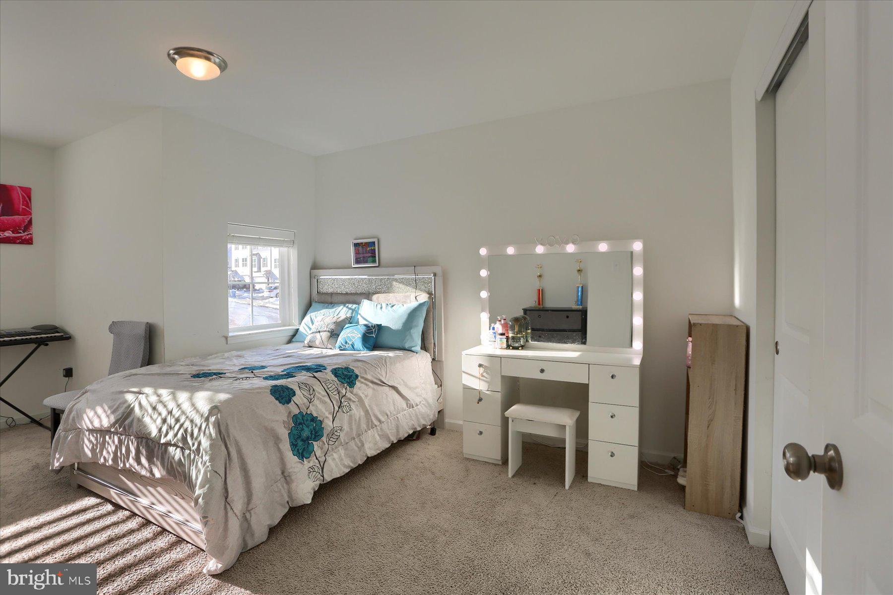 EASTVALE GROVE - Residential