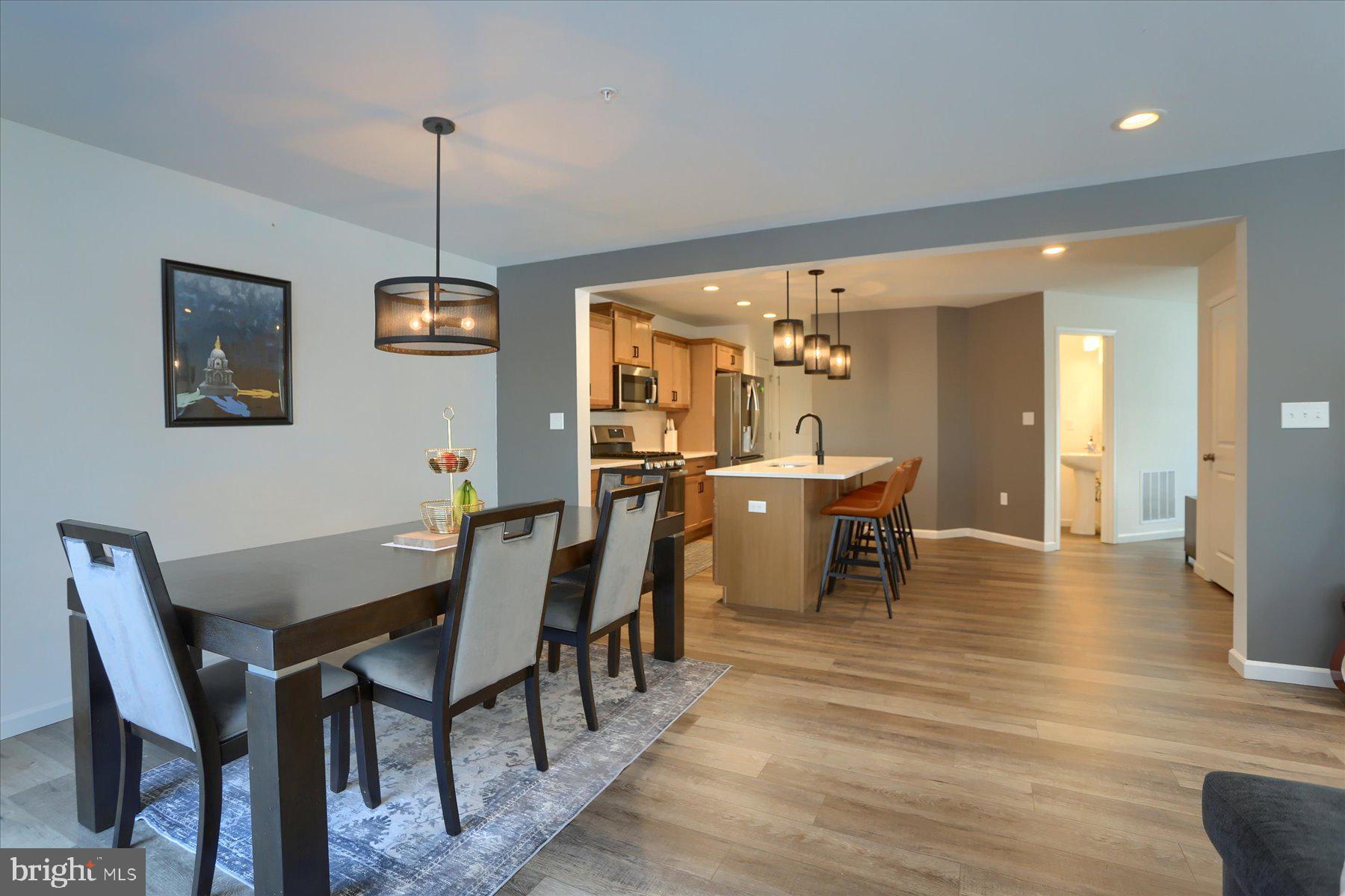 EASTVALE GROVE - Residential