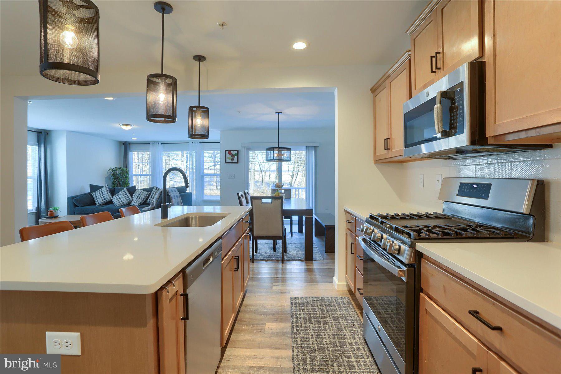 EASTVALE GROVE - Residential