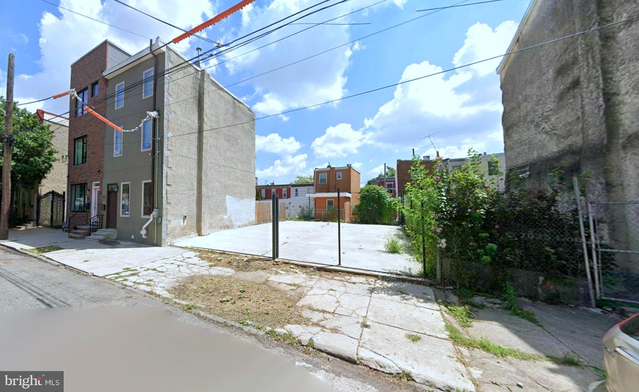 NORRIS SQUARE - Land