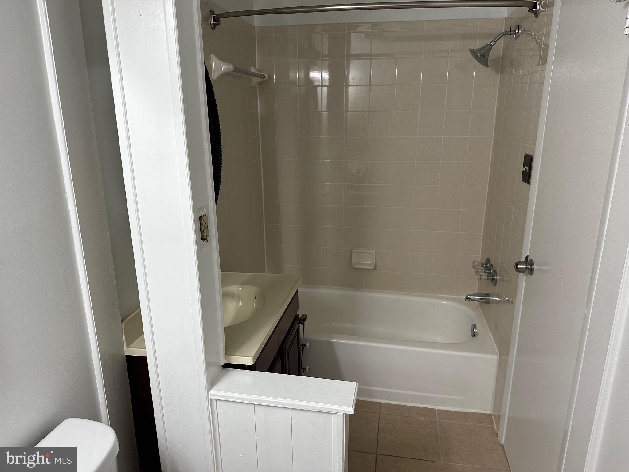 ELIZABETHS LANDING - Residential