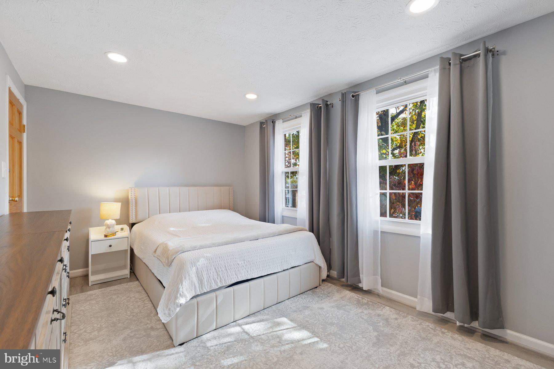 OAK SPRINGS - Residential