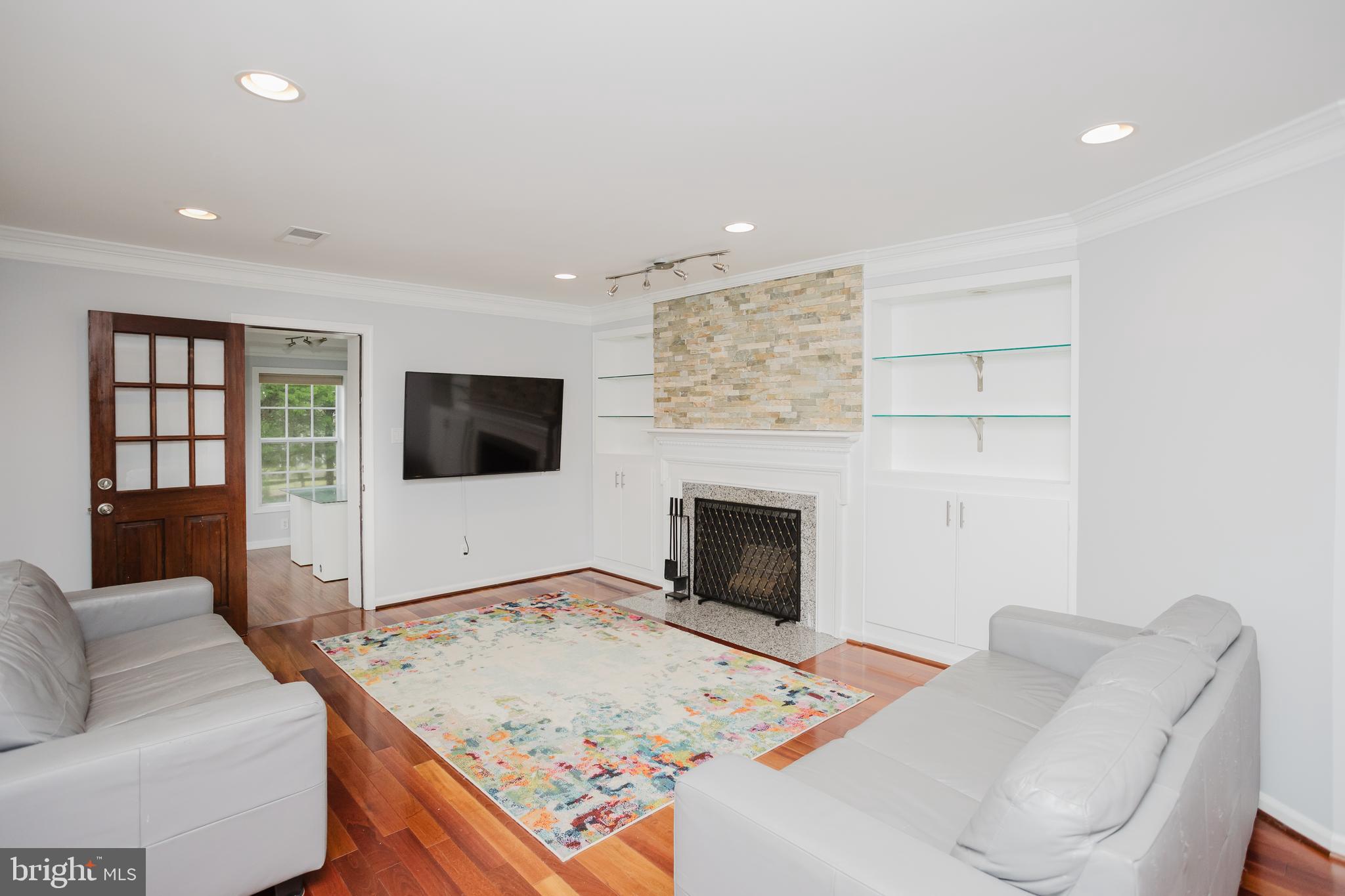 GUNDERVALE - Residential Lease