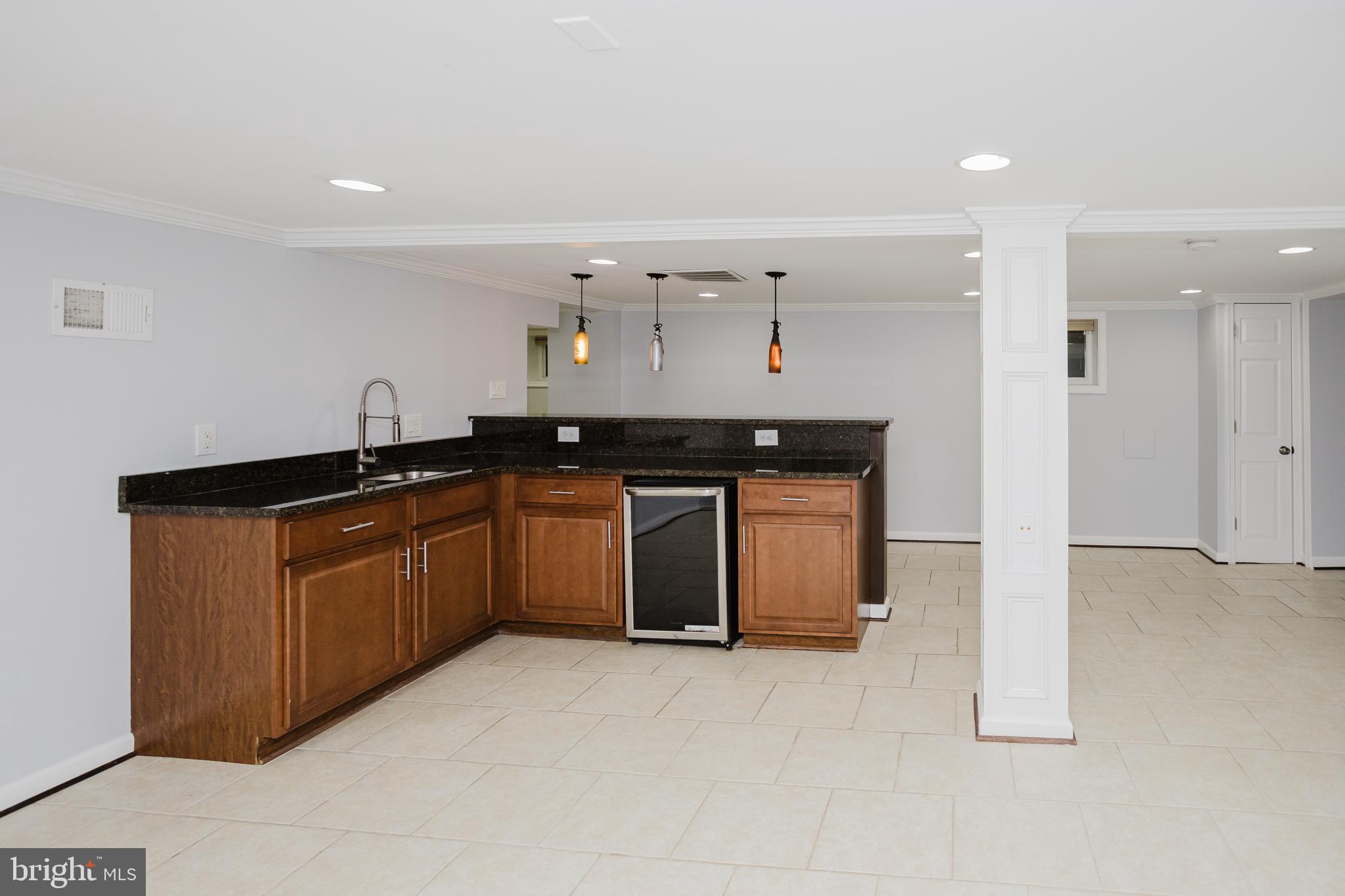 GUNDERVALE - Residential Lease