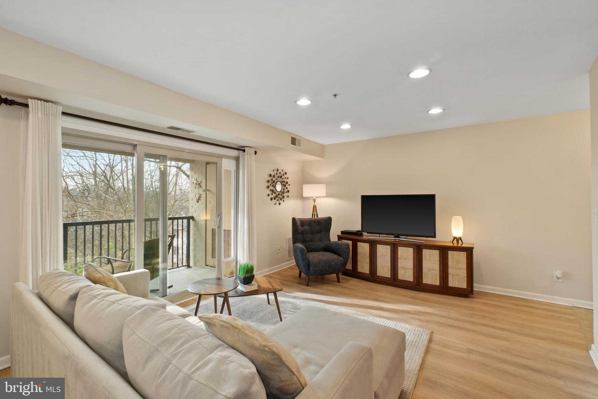 1113 PRIMROSE COURT 302