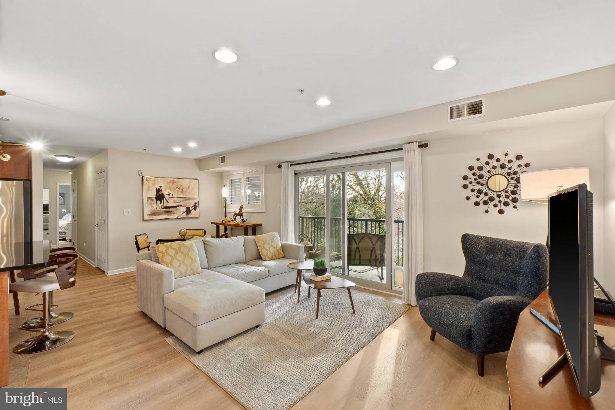 1113 PRIMROSE COURT 302