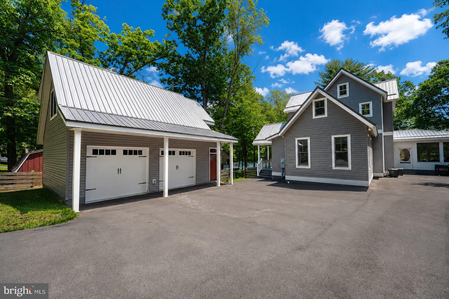 507 SHORELINE DRIVE