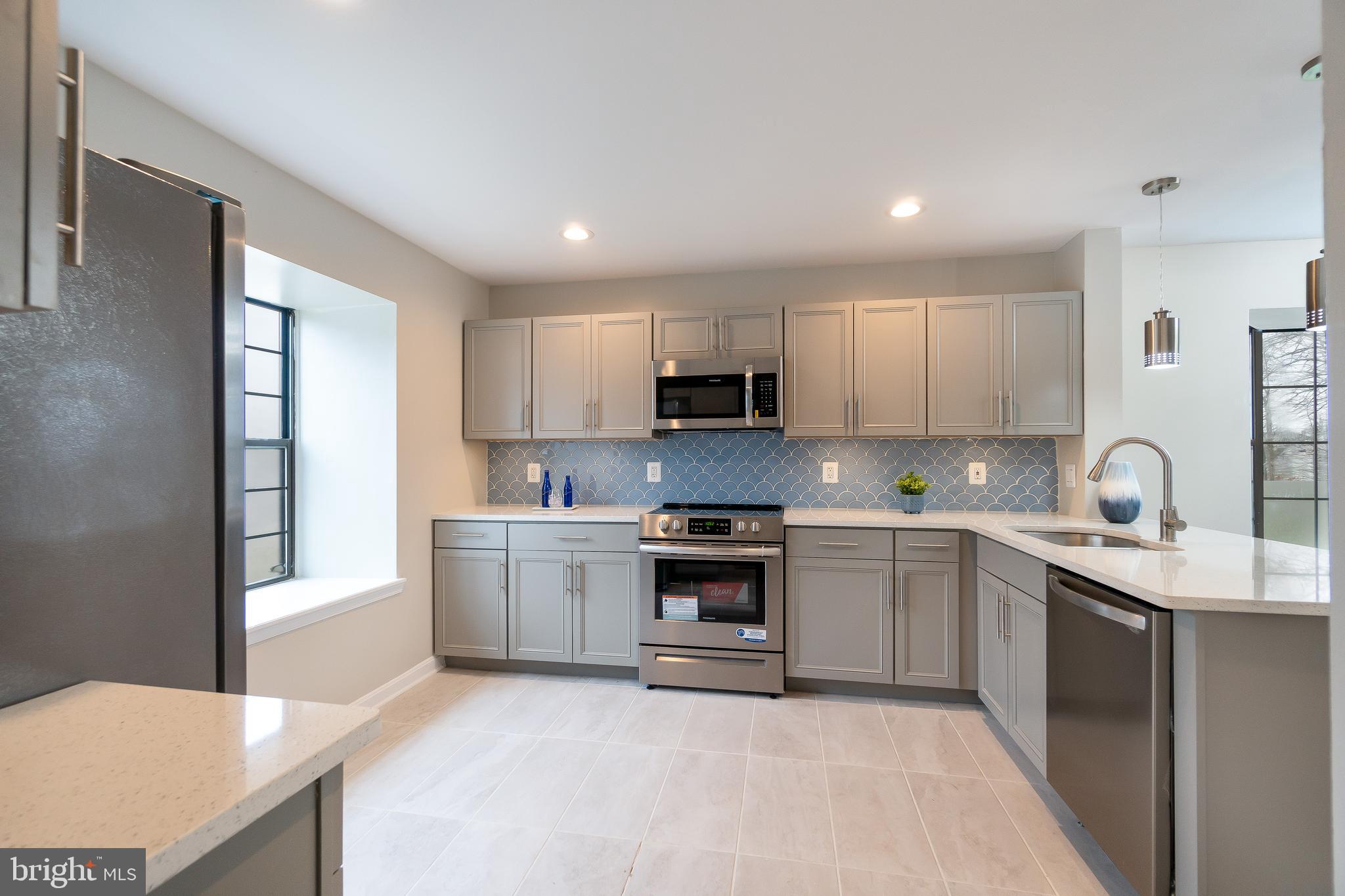 LAUREL OAKS - Residential