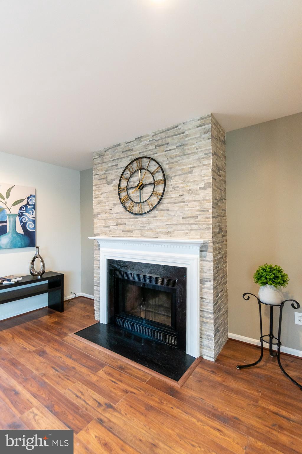 LAUREL OAKS - Residential