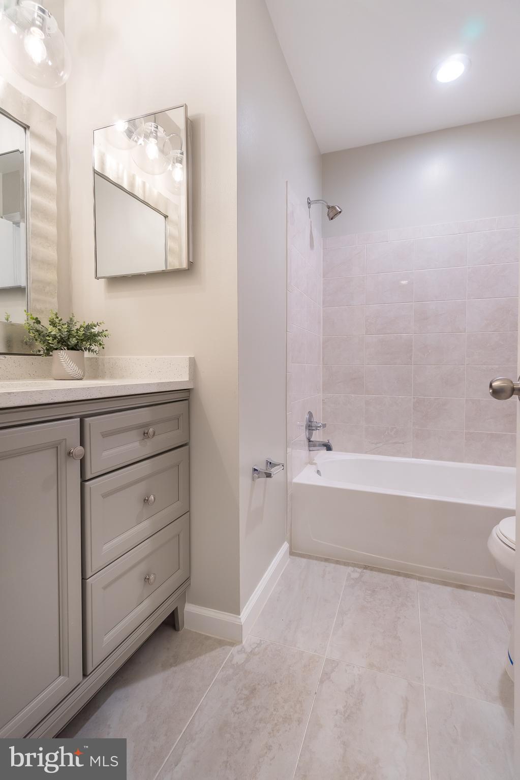 LAUREL OAKS - Residential