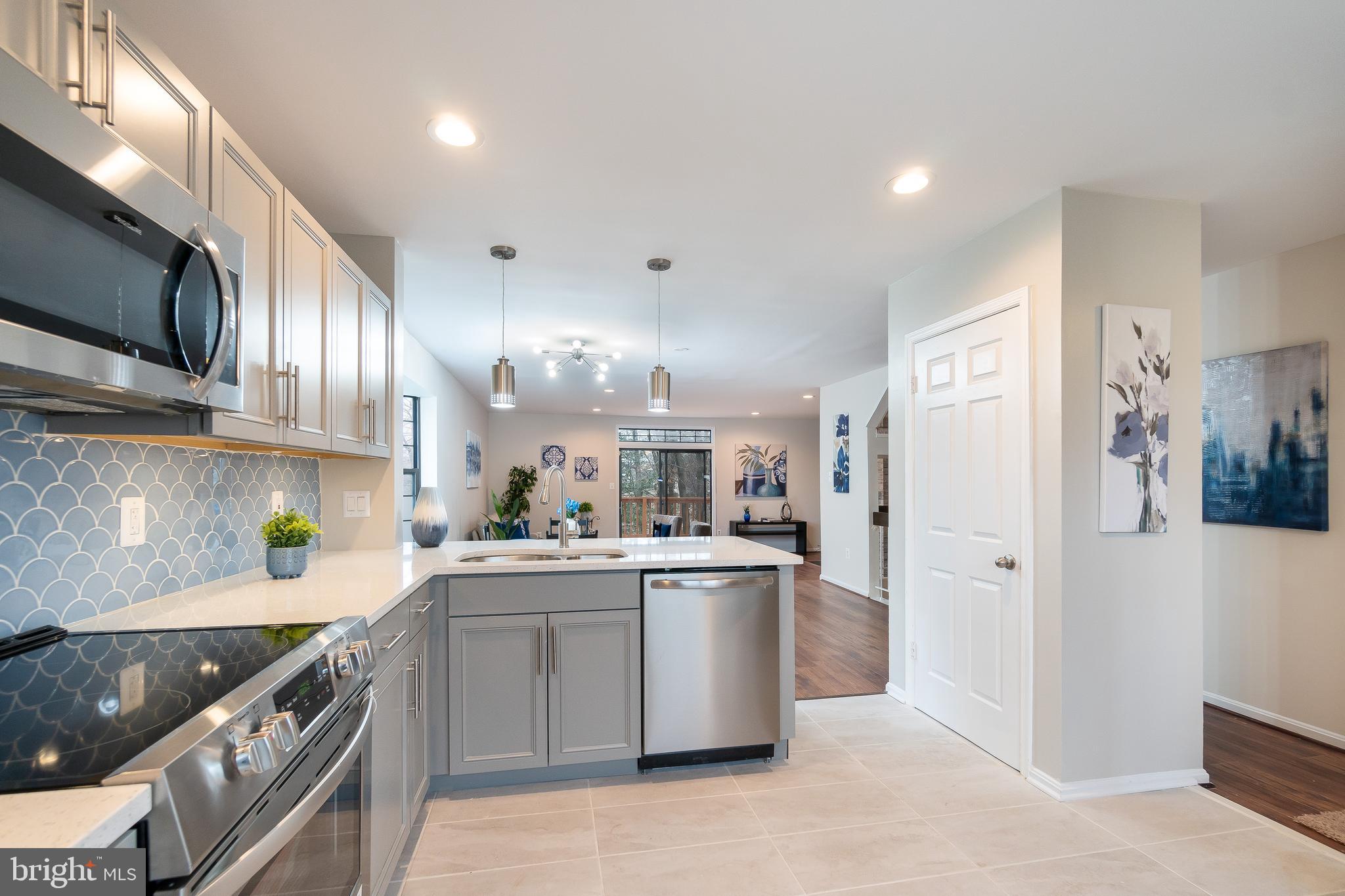 LAUREL OAKS - Residential