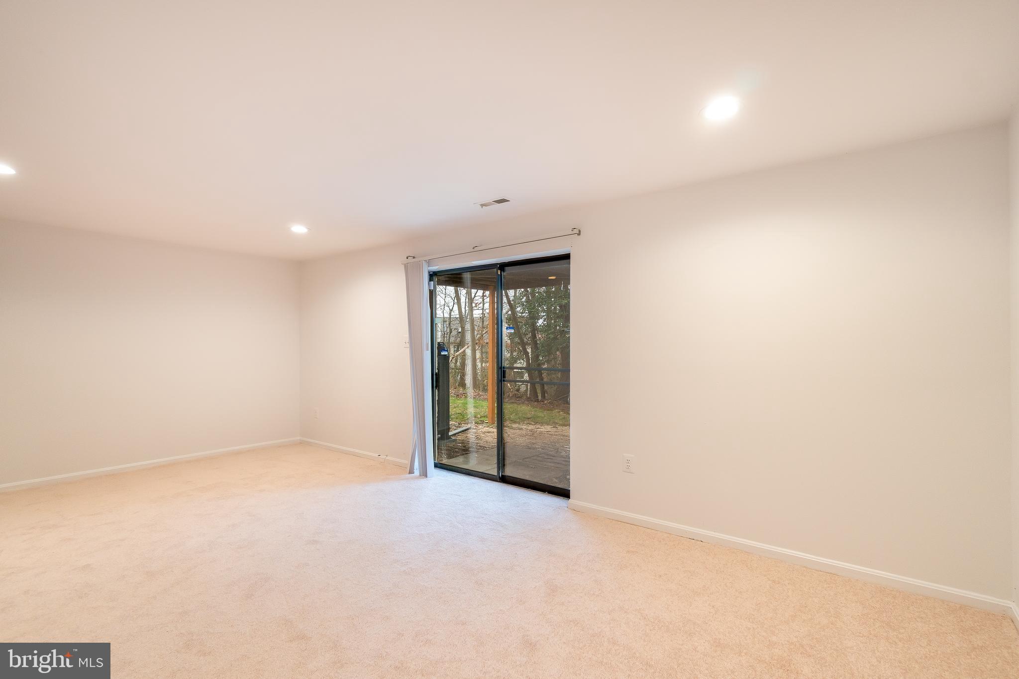 LAUREL OAKS - Residential