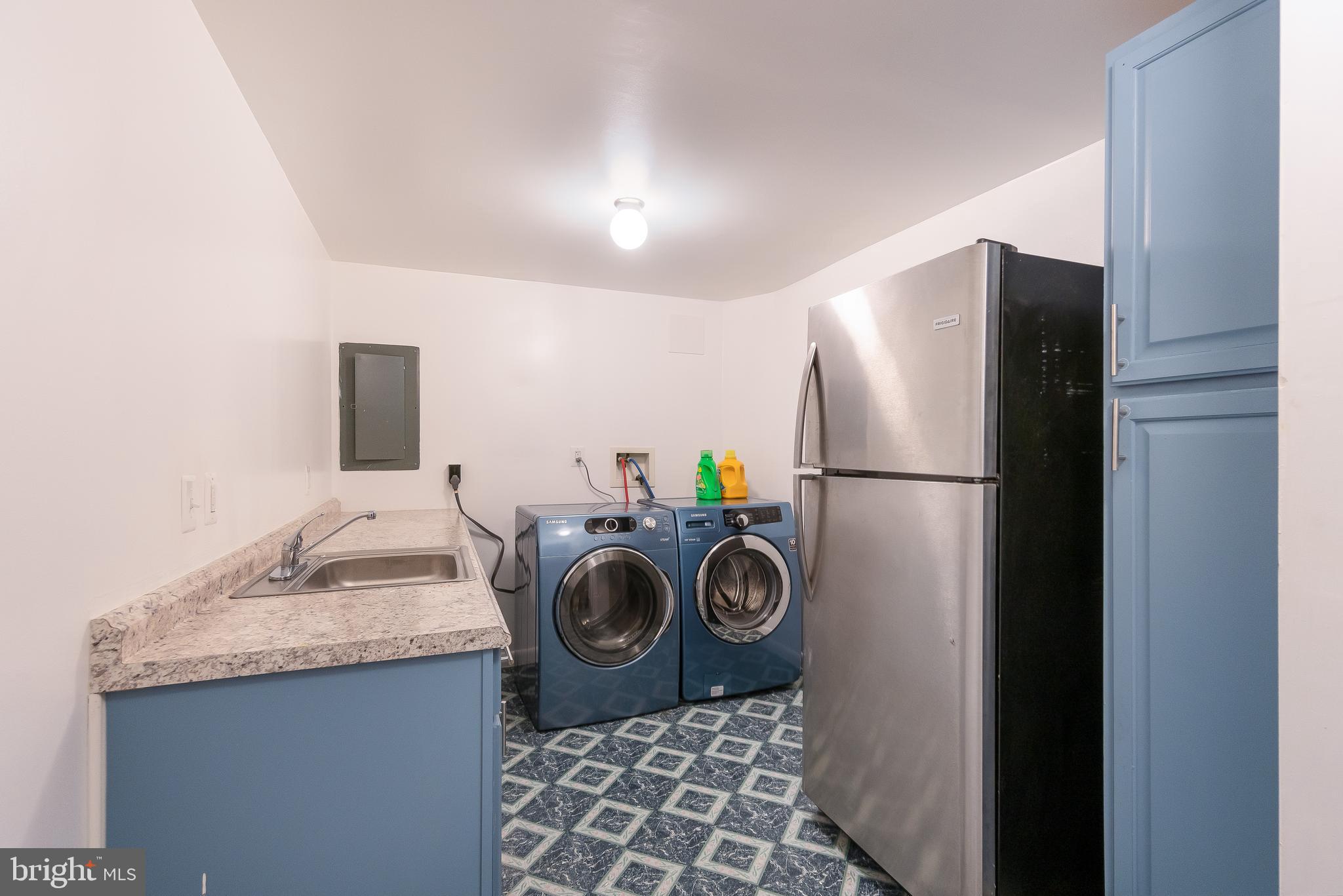 LAUREL OAKS - Residential