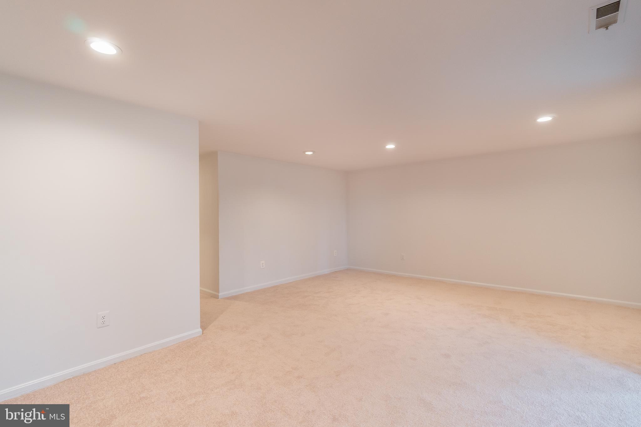 LAUREL OAKS - Residential