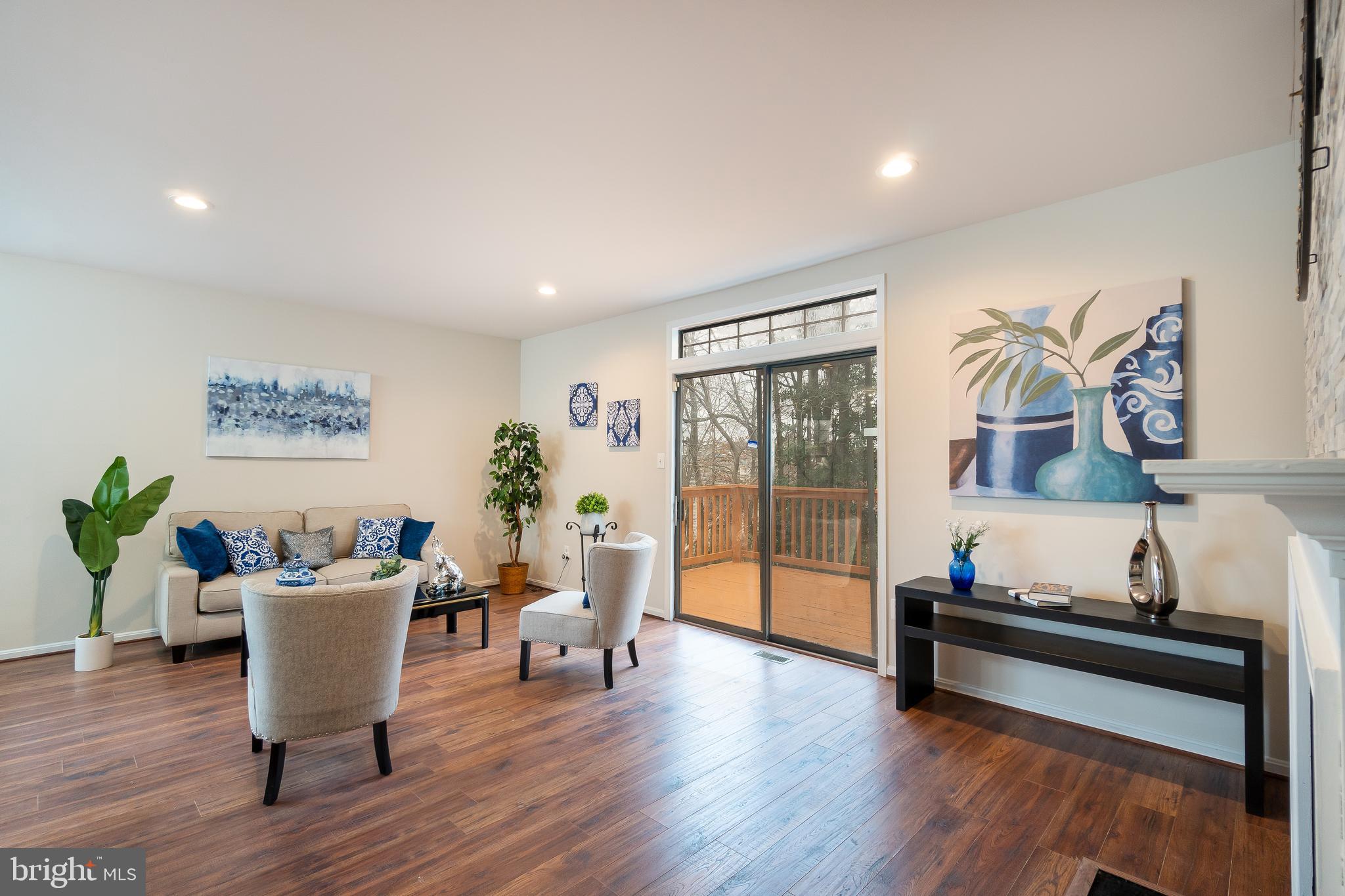 LAUREL OAKS - Residential