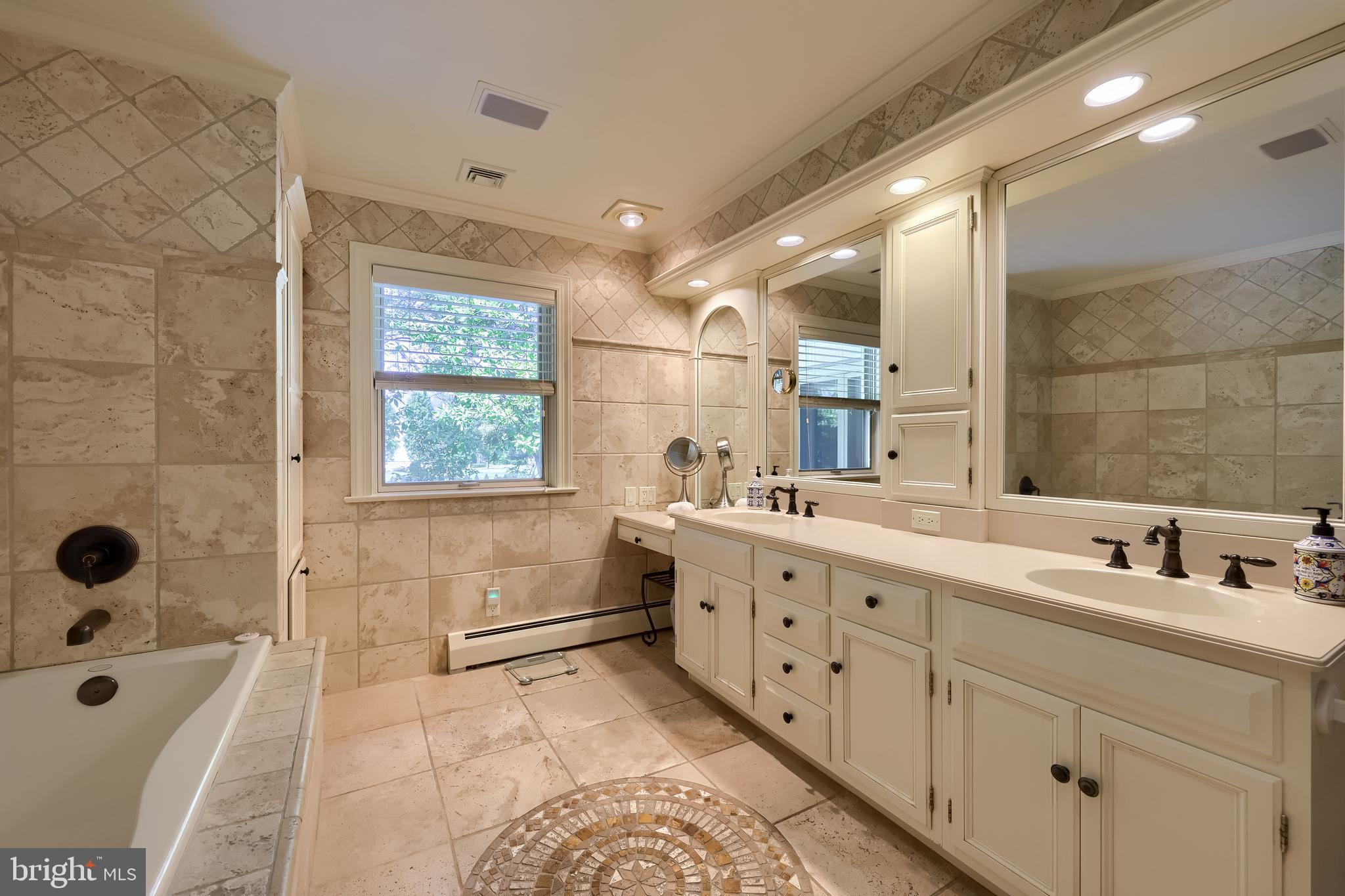 BENT CEEK C.C. - Residential