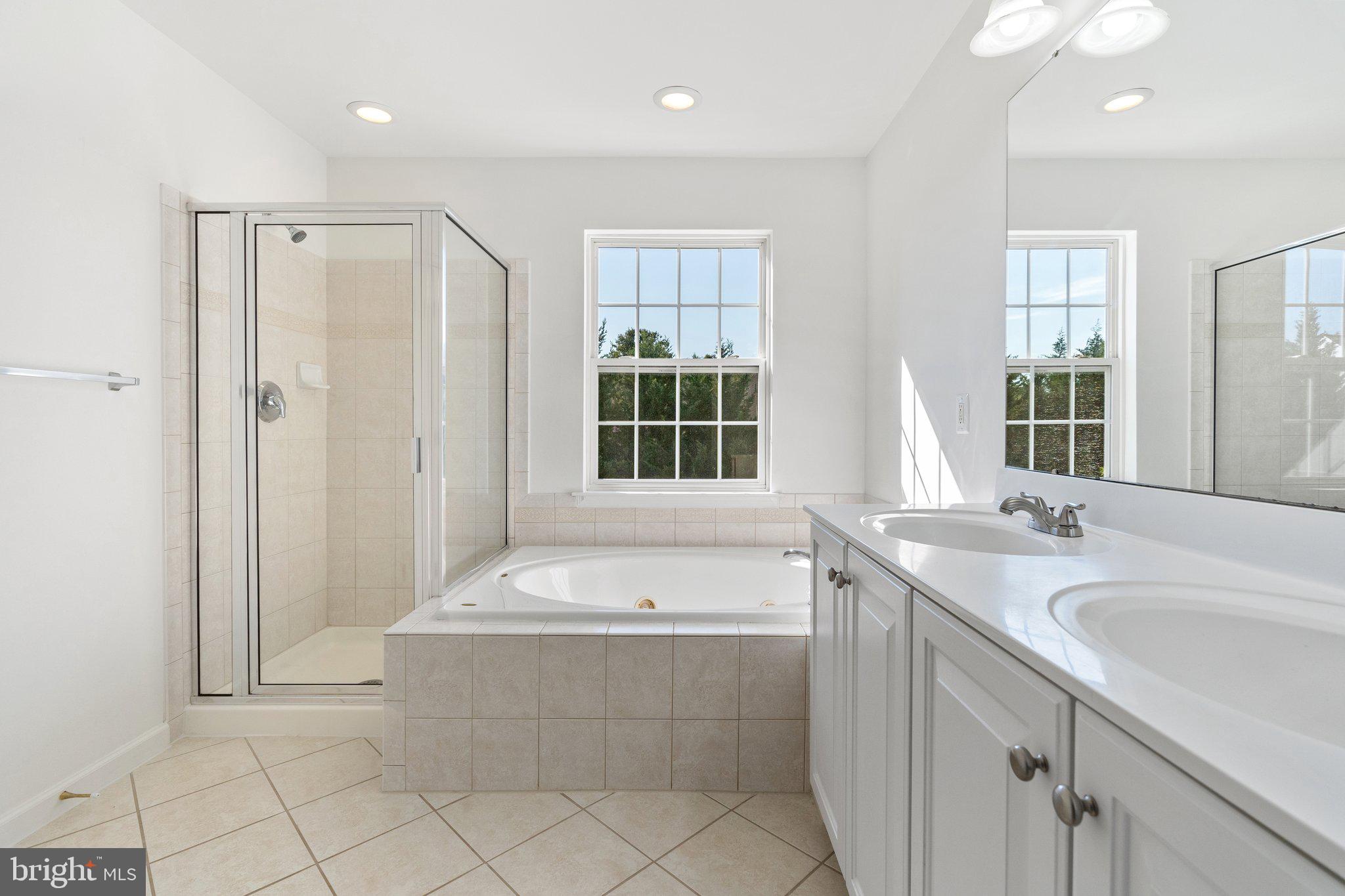 LAKELAND PLACE - Residential