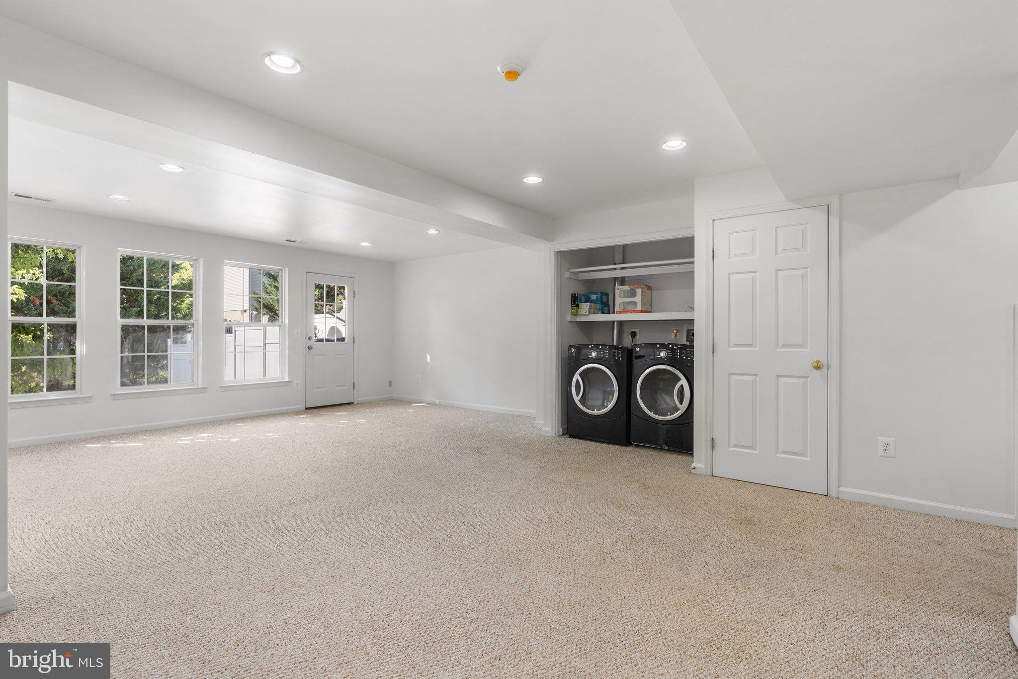 LAKELAND PLACE - Residential