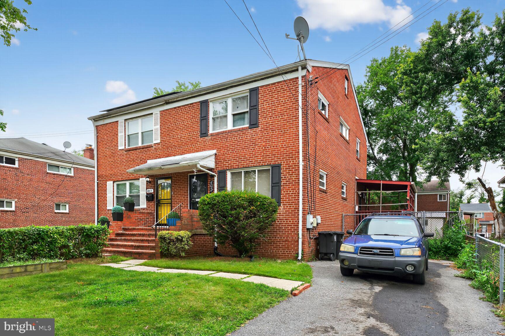 Welcome to 4013 Norcross Street — a charming and convenient 3-bedroom, 1.5-bath home located just 8 minutes from Washington, DC, 1 minute from Iverson Mall, and only 10 minutes from National Harbor.
This cozy property features:
3 spacious bedrooms and 1.5 baths
A private driveway
A fenced yard perfect for privacy and pets
A deck for relaxing or entertaining
Easy access to shopping, dining, and major commuter routes
Whether you're commuting to DC, enjoying the waterfront at National Harbor, or shopping just around the corner, this location offers it all.
Now available — don’t miss your chance to buy this well-located home!