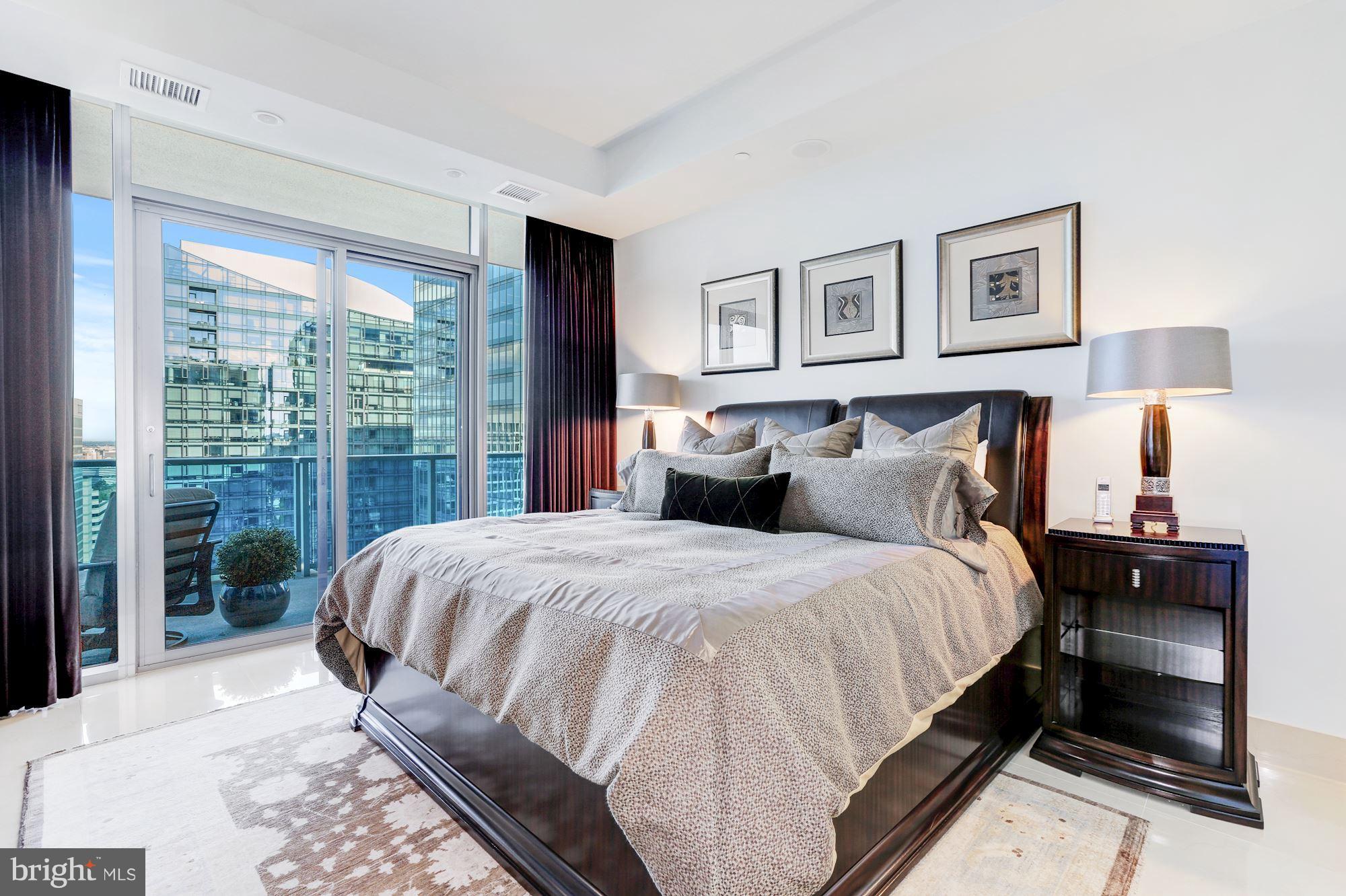 TURNBERRY TOWER - Residential