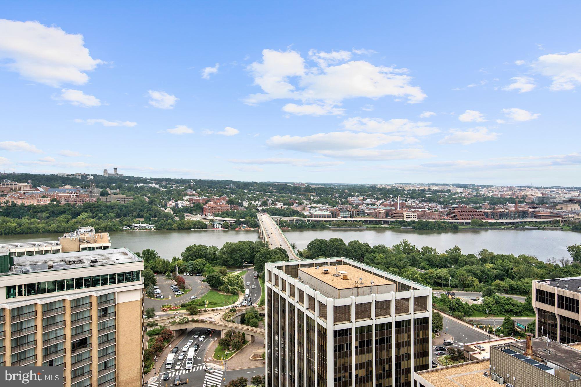 TURNBERRY TOWER - Residential