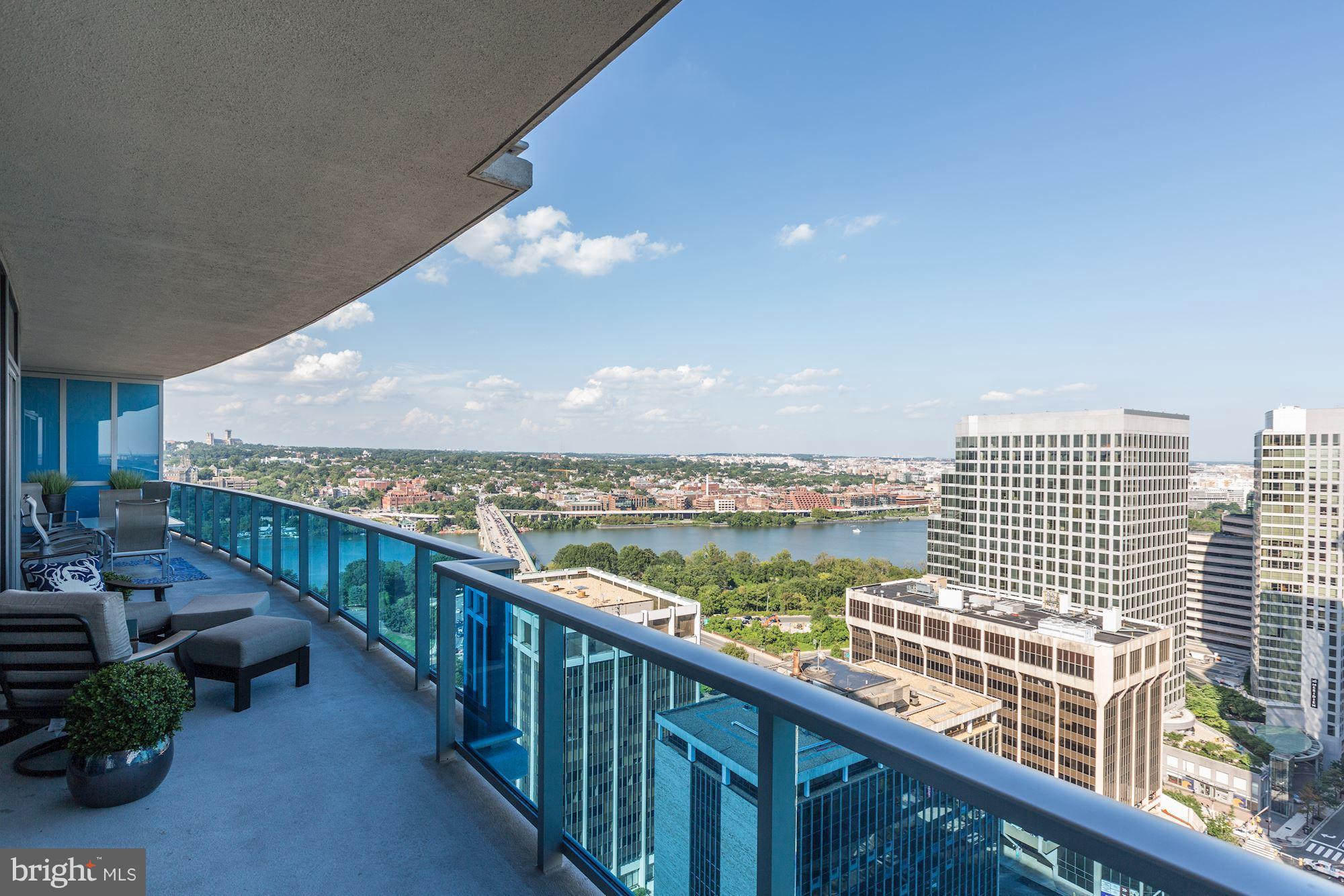 TURNBERRY TOWER - Residential