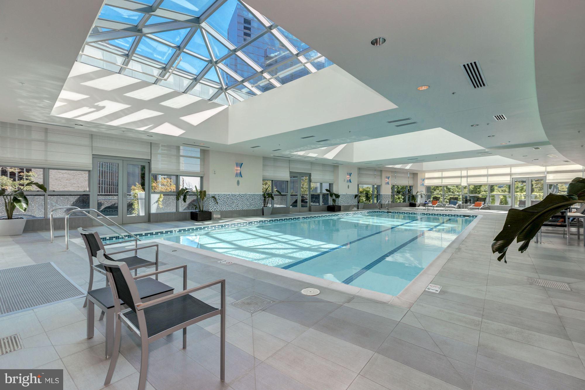 TURNBERRY TOWER - Residential