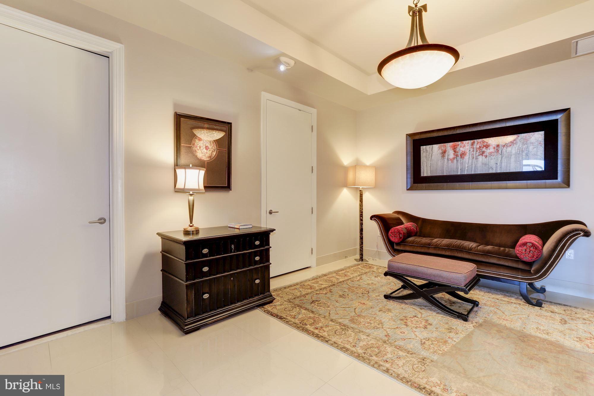 TURNBERRY TOWER - Residential