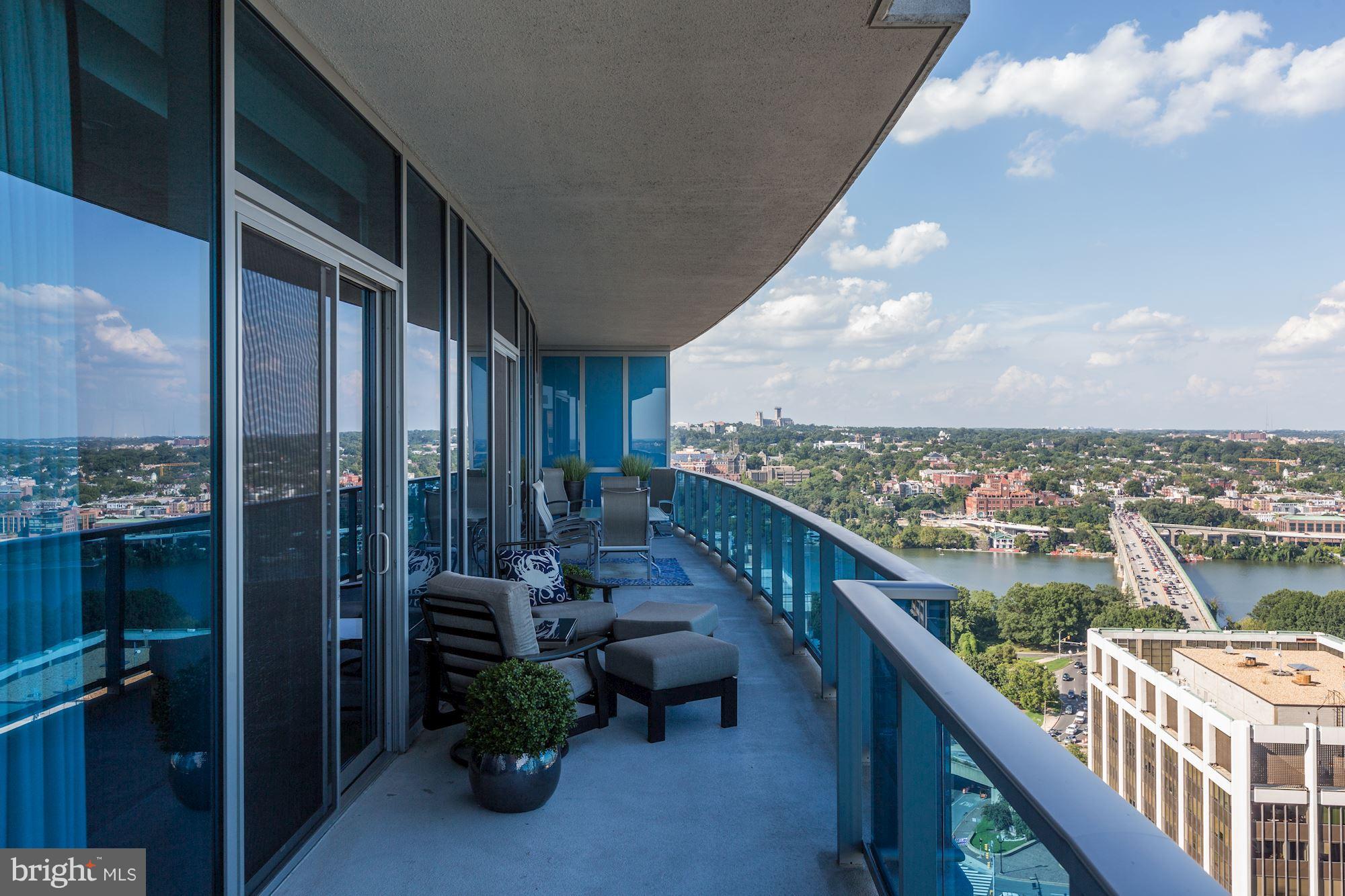 TURNBERRY TOWER - Residential