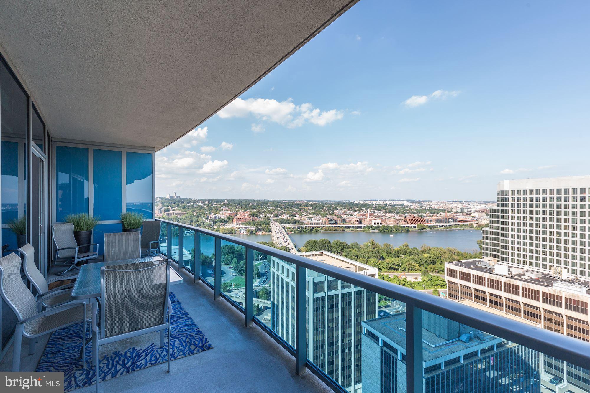 TURNBERRY TOWER - Residential