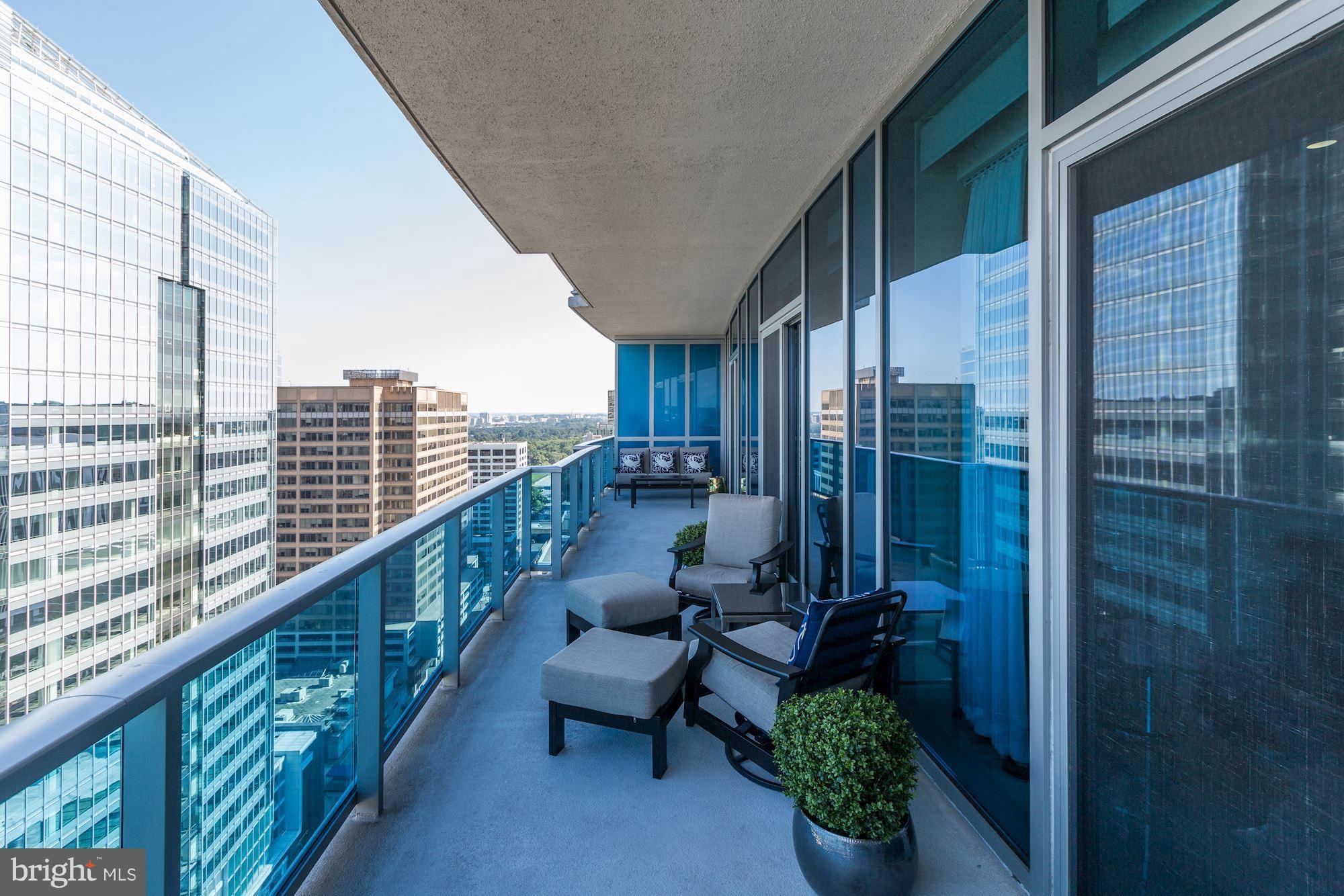 TURNBERRY TOWER - Residential