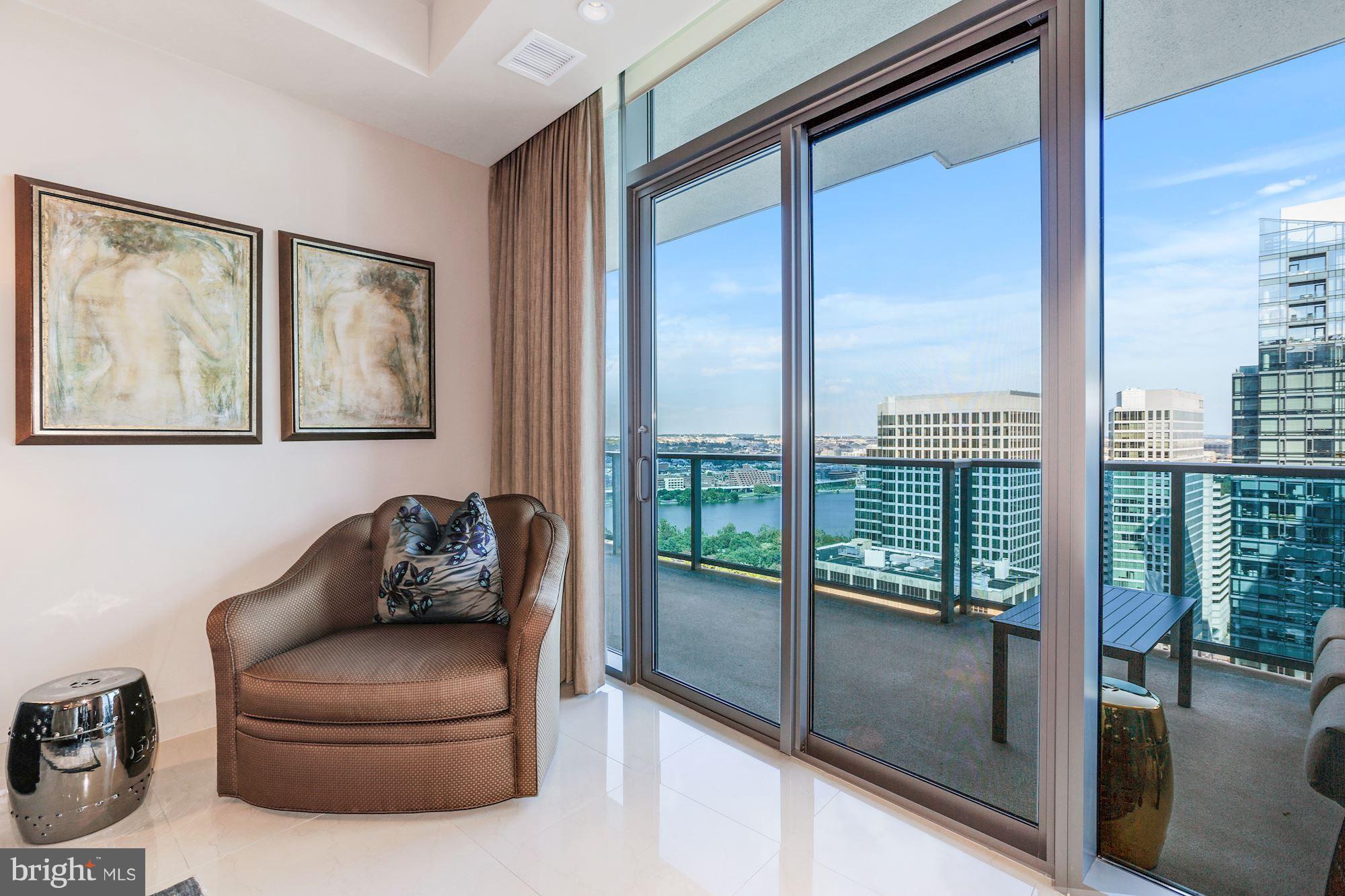 TURNBERRY TOWER - Residential