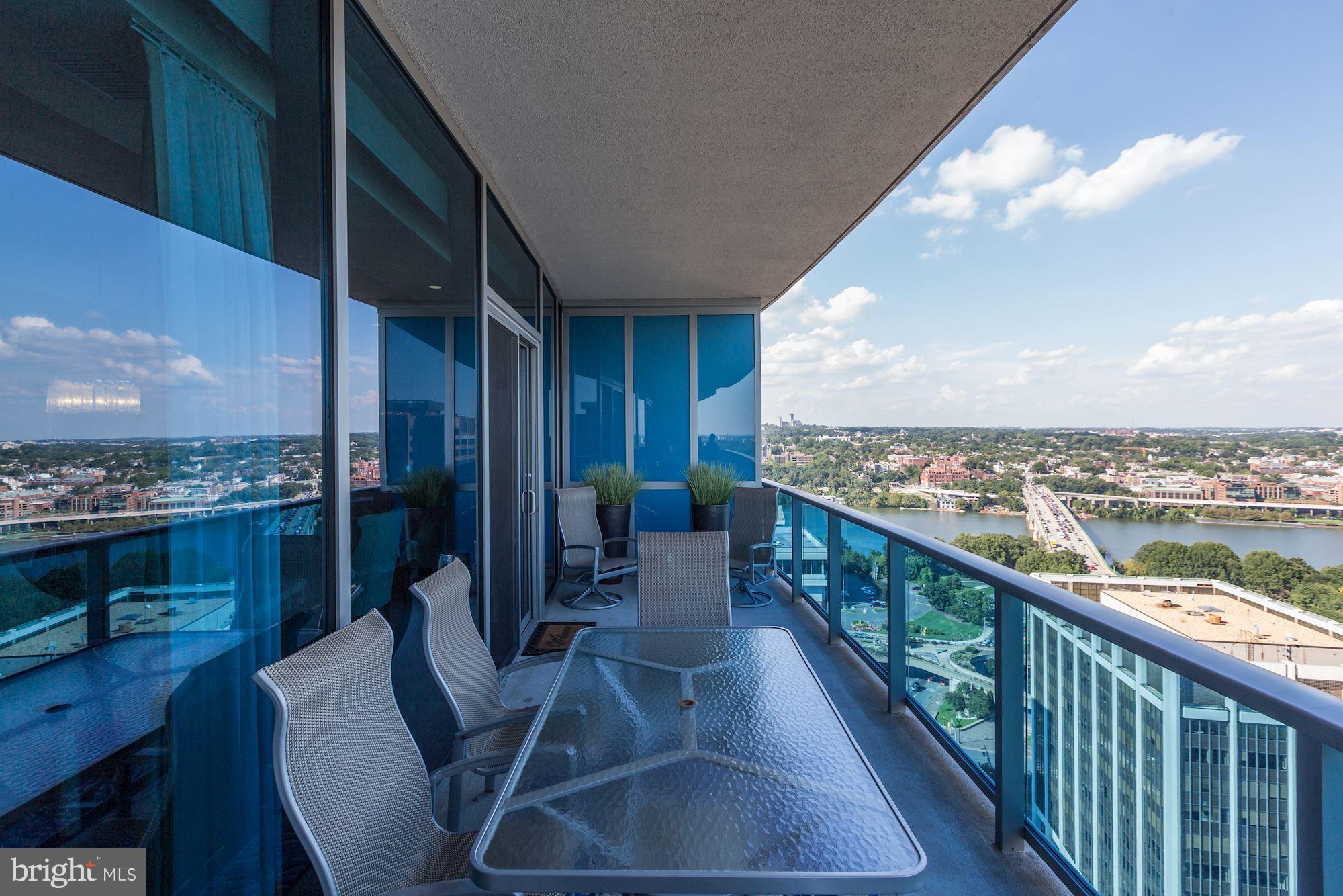 TURNBERRY TOWER - Residential