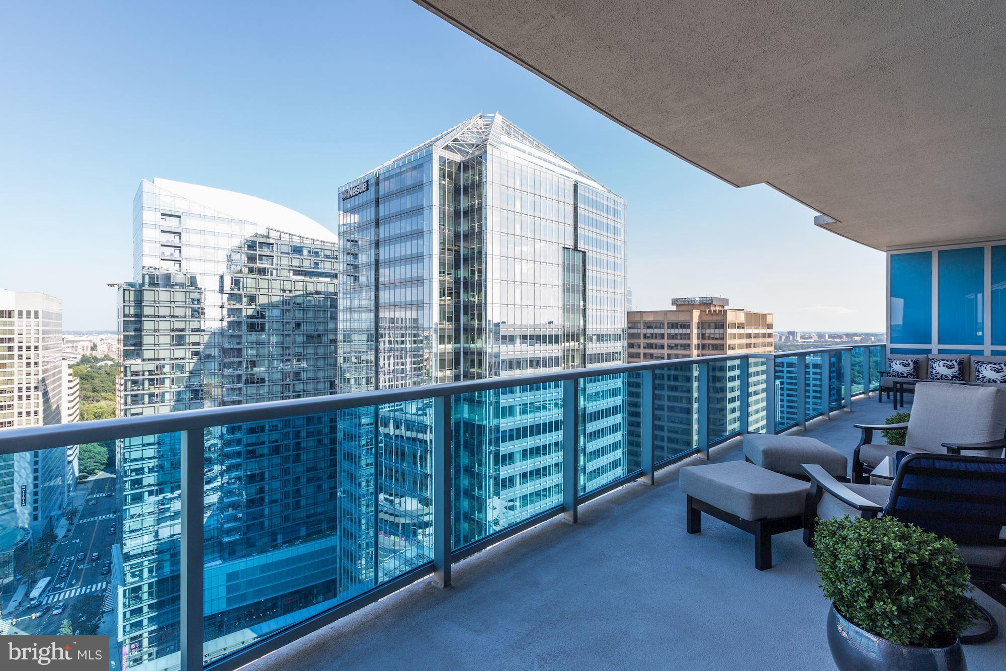 TURNBERRY TOWER - Residential