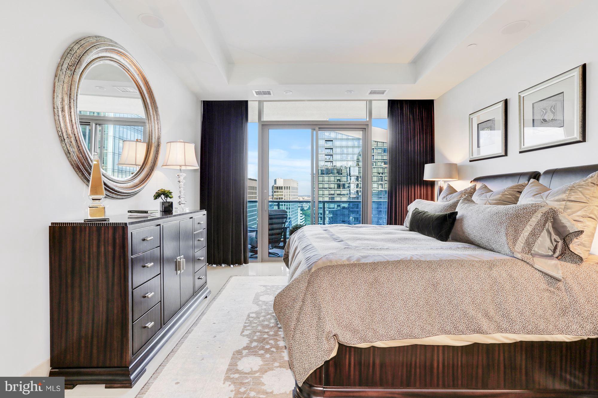 TURNBERRY TOWER - Residential